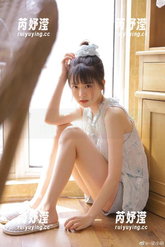 Choi Ji Yun裸足的原图与照片：谁能抵挡这双魅力十足的脚丫？